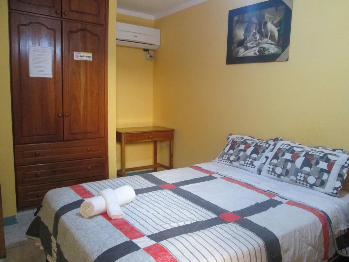 Hostal Leon Dormido Puerto Baquerizo Moreno Exterior foto