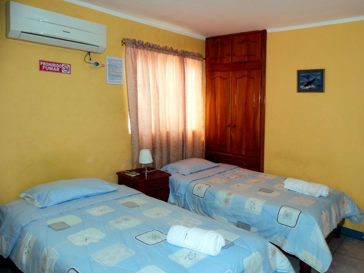 Hostal Leon Dormido Puerto Baquerizo Moreno Exterior foto