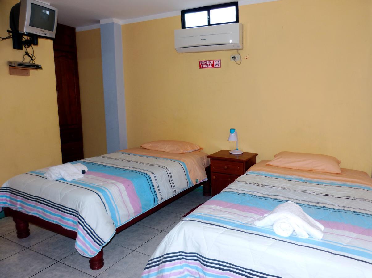 Hostal Leon Dormido Puerto Baquerizo Moreno Exterior foto