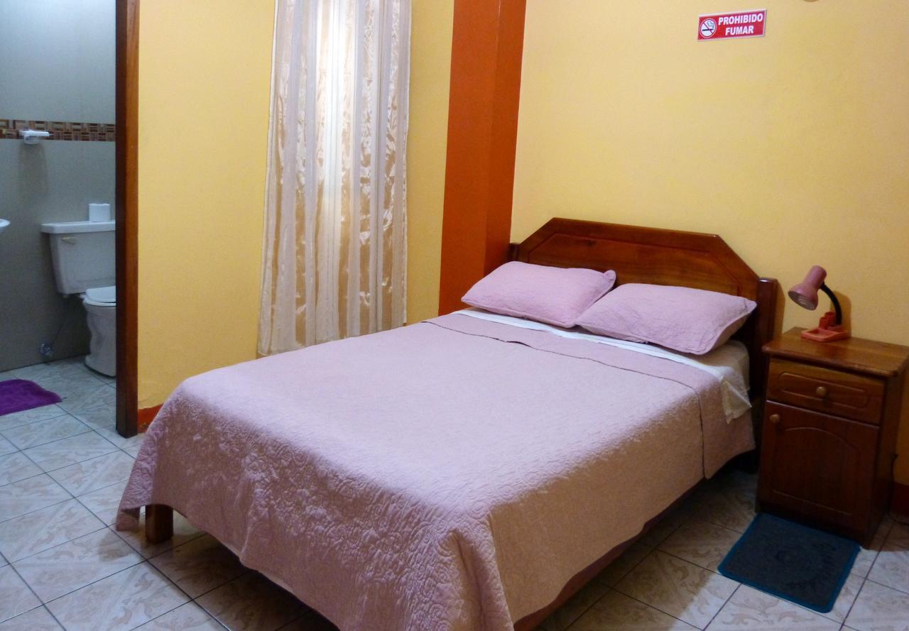 Hostal Leon Dormido Puerto Baquerizo Moreno Exterior foto